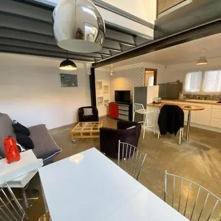 Maison Duplex Avec Terrasse Proche De La Gare Sncf شقة